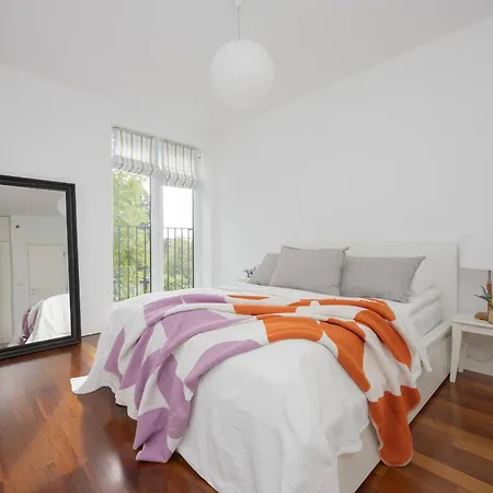 Charming Apartment With Parking By Noclegi Renters Warsaw Exterior photo
