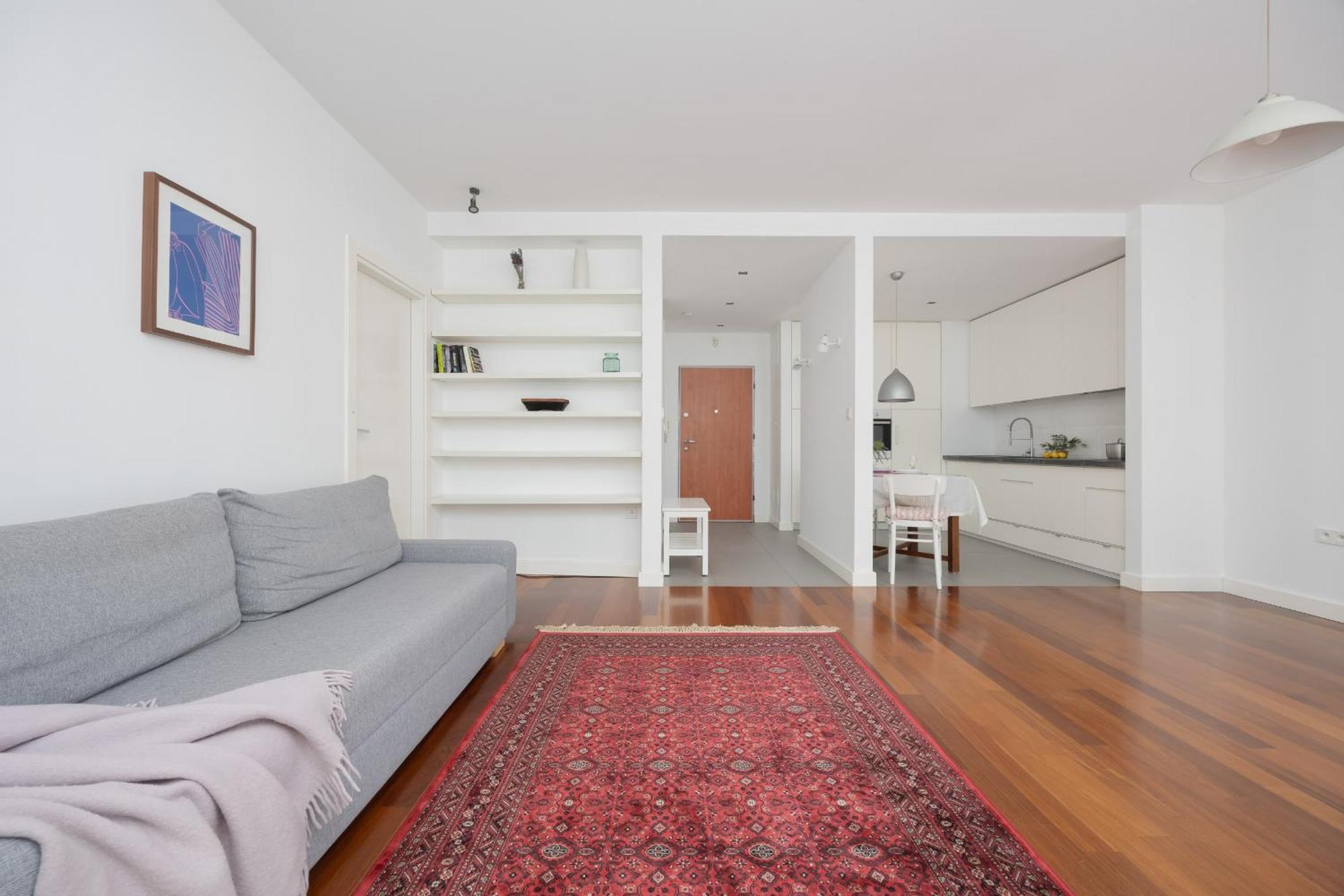 Charming With Parking By Renters Apartment
