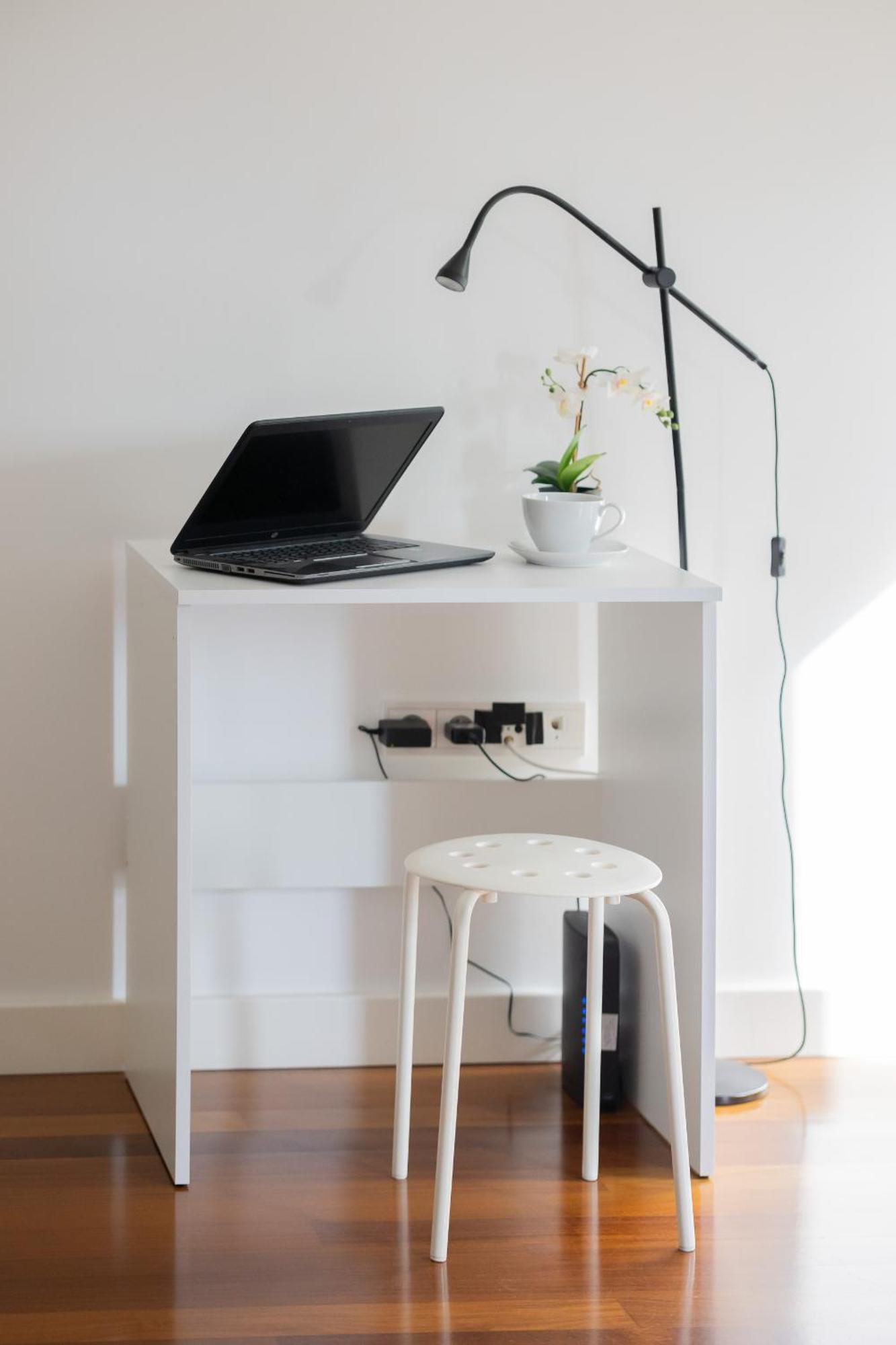 Apartment Charming With Parking By Renters *