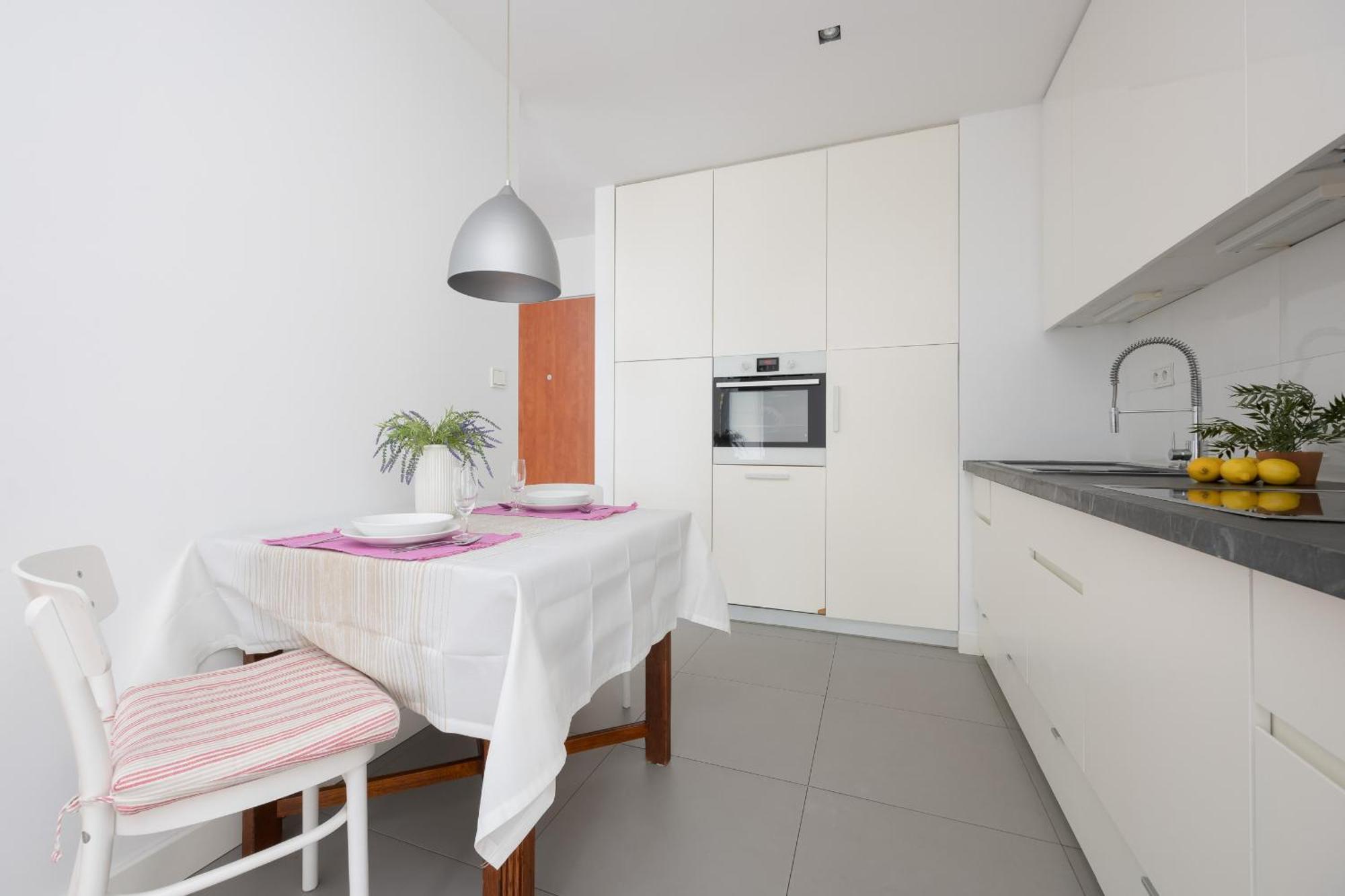 Charming With Parking By Renters